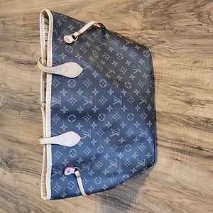 LV Tote